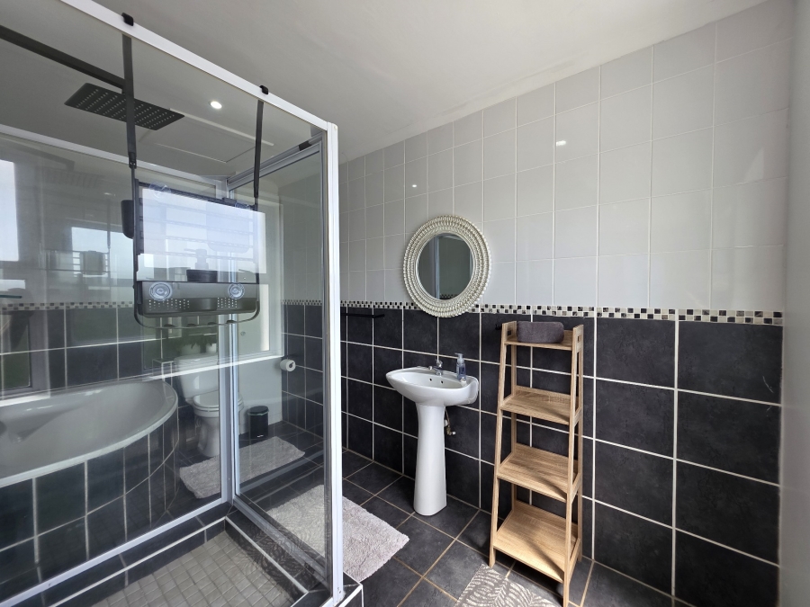 2 Bedroom Property for Sale in Wavecrest Eastern Cape